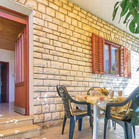 Awesome Apartment In Pula With Wifi Экстерьер фото