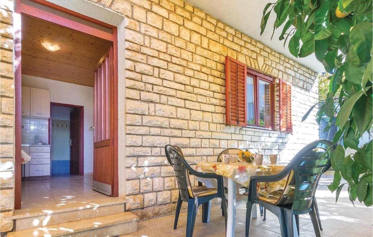 Awesome Apartment In Pula With Wifi Экстерьер фото